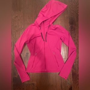 LIKE NEW berry colored lululemon size 6 jacket 🍓